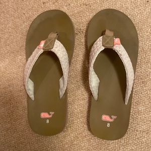Vineyard vines size 8 flip flops